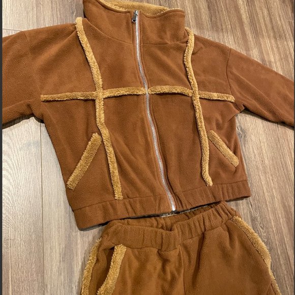 2-piece outfit, jacket top and pants size s/m - Picture 2 of 5